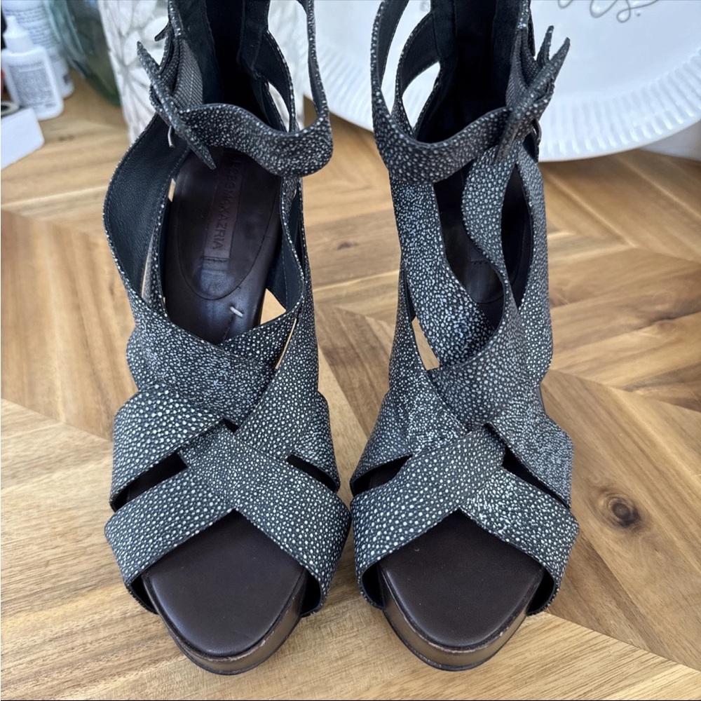 BCBGMaxAzria Black High Heeled Sandals with Criss-Cross Design